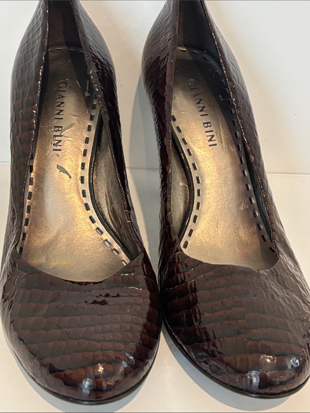 Gianni Bini Brown Croc-Embossed Patent Leather Heels sz 8